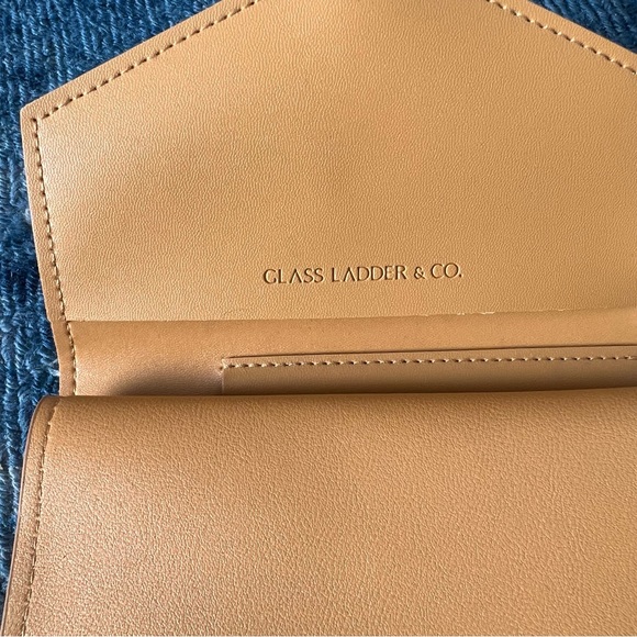 Glass Ladder and Co Tech Organizer Roll - Picture 7 of 7